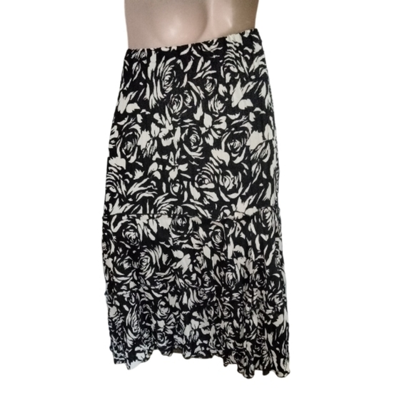 Floral skirt - Picture 4 of 5